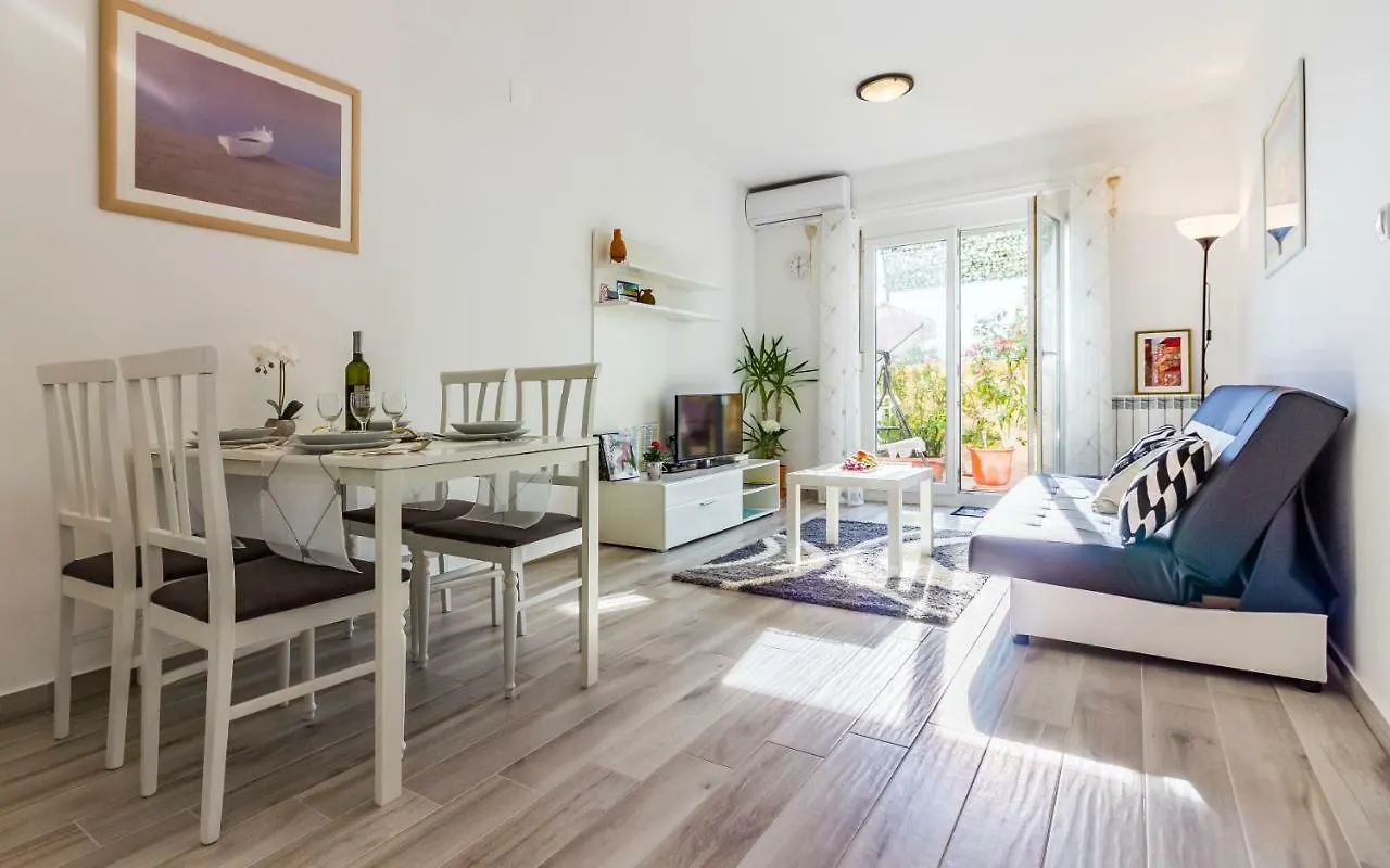 Apartment Mika Pula 0*,  Croatia